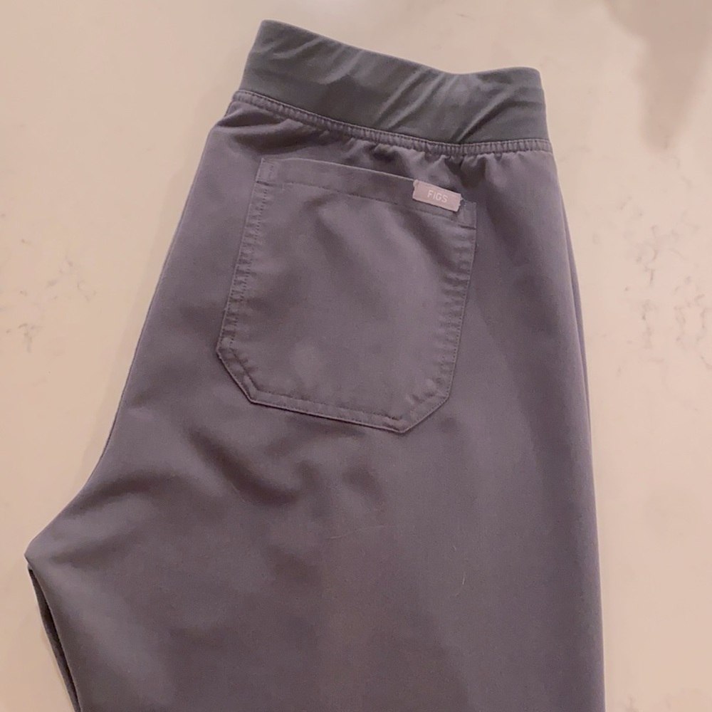 Figs Livingston gray size Large scrub pants